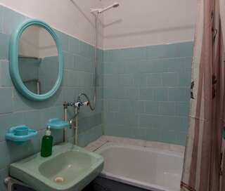 Гостиница Роза ветров Великий Новгород Номер стандарт с 4 односпальными кроватями (удобства на этаже)-3