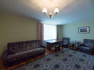 Гостиница Роза ветров Великий Новгород 2-комнатный номер стандарт с 2 односпальными кроватями-2